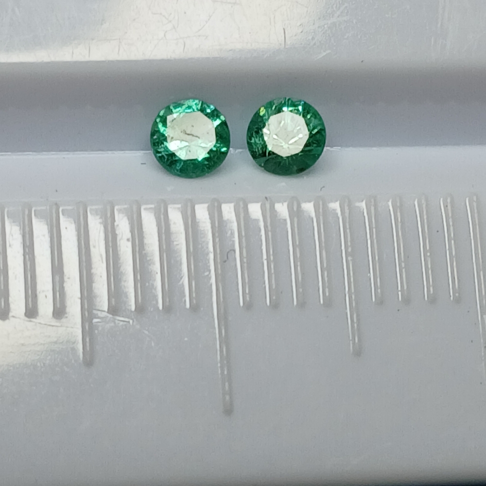 Duo of Stunning Round Emerals Gemstones 3mm